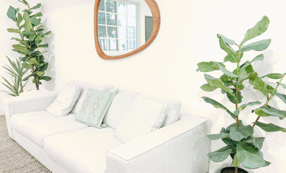 Living room dengan cermin (pexels.com/bt3gl)
