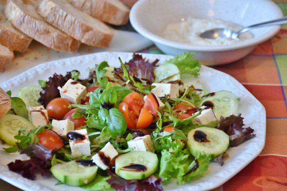 ilustrasi salad sayur (pixabay.com/RitaE)