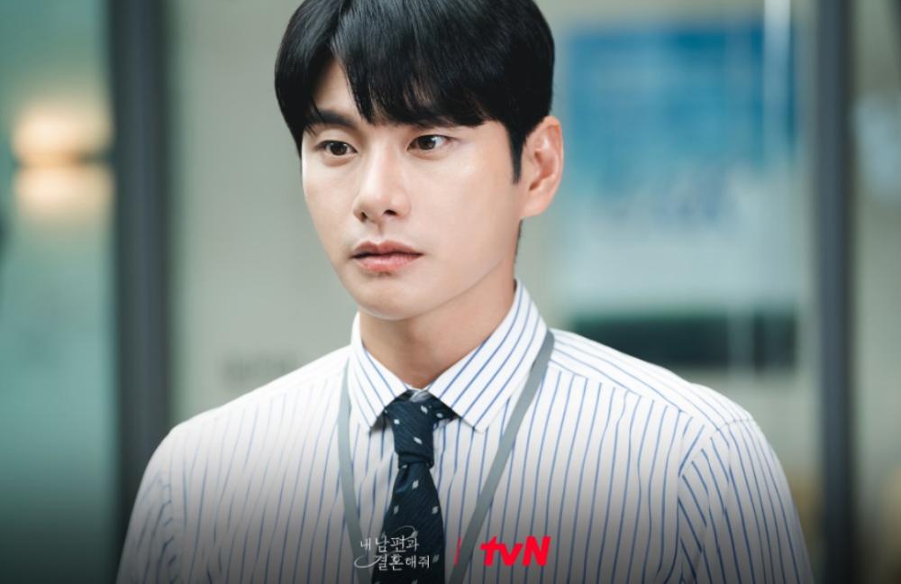 potret Lee Yi Kyung di drakor Marry My Husband (dok.tvN/Marry My Husband)