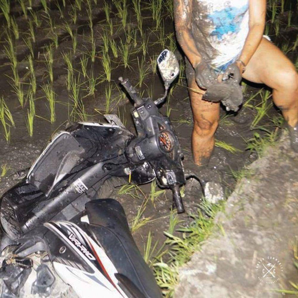 Salah satu kejadian motor nyemplung sawah di Canggu (Instagram.com/@canggucommunity)