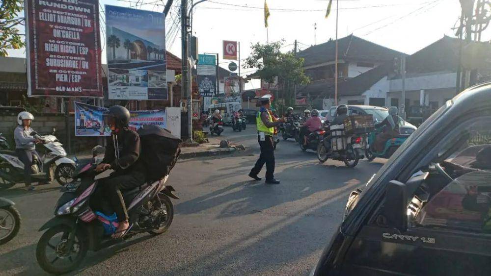 Suasana lalu lintas di simpang Padonan Berawa (Instagram.com/@satlantas_resbadung)