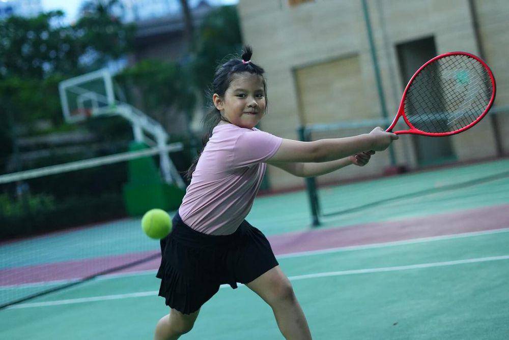 Potret Yaya bermain tenis (instagram.com/ibnujamilo)