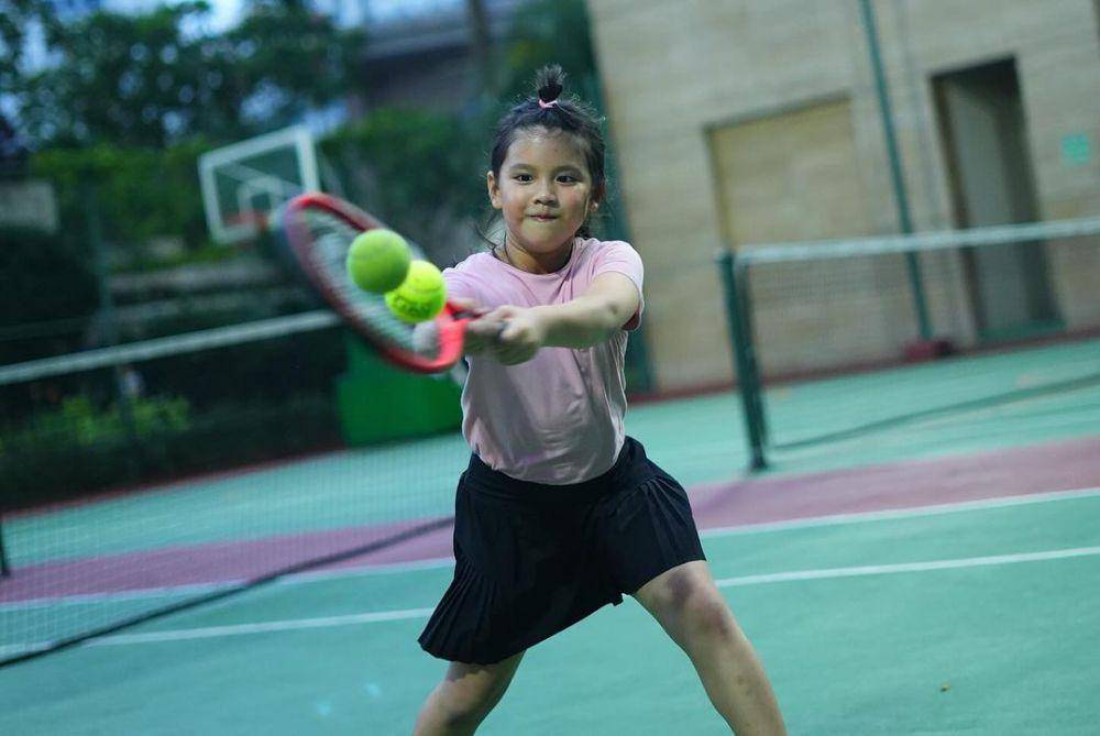 Potret Yaya bermain tenis (instagram.com/ibnujamilo)