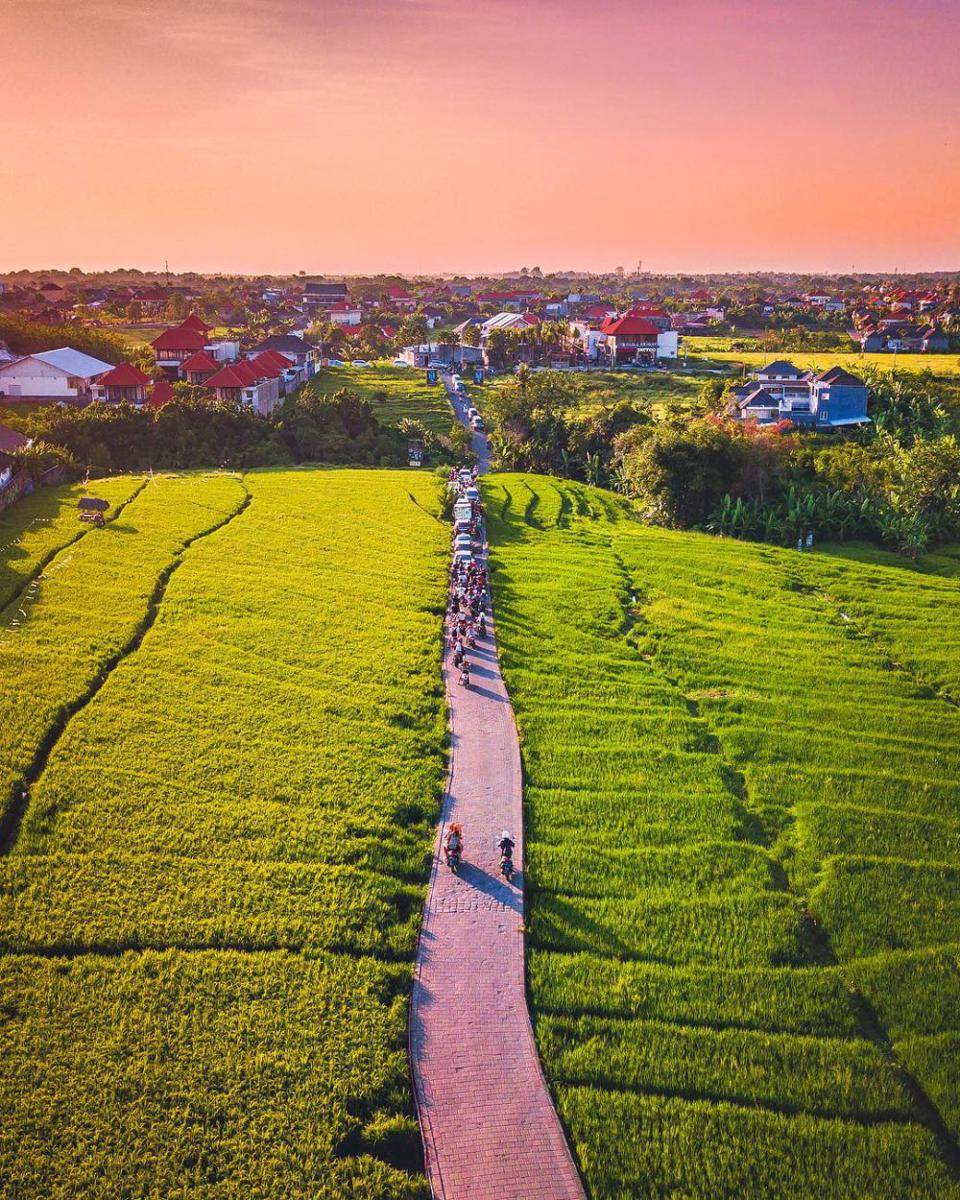 Shortcut Canggu yang macet (Instagram.com/@mitch.dann)