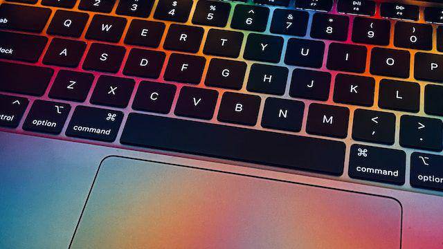 ilustrasi keyboard laptop utuh (unsplash.com/Taiki Ishikawa)