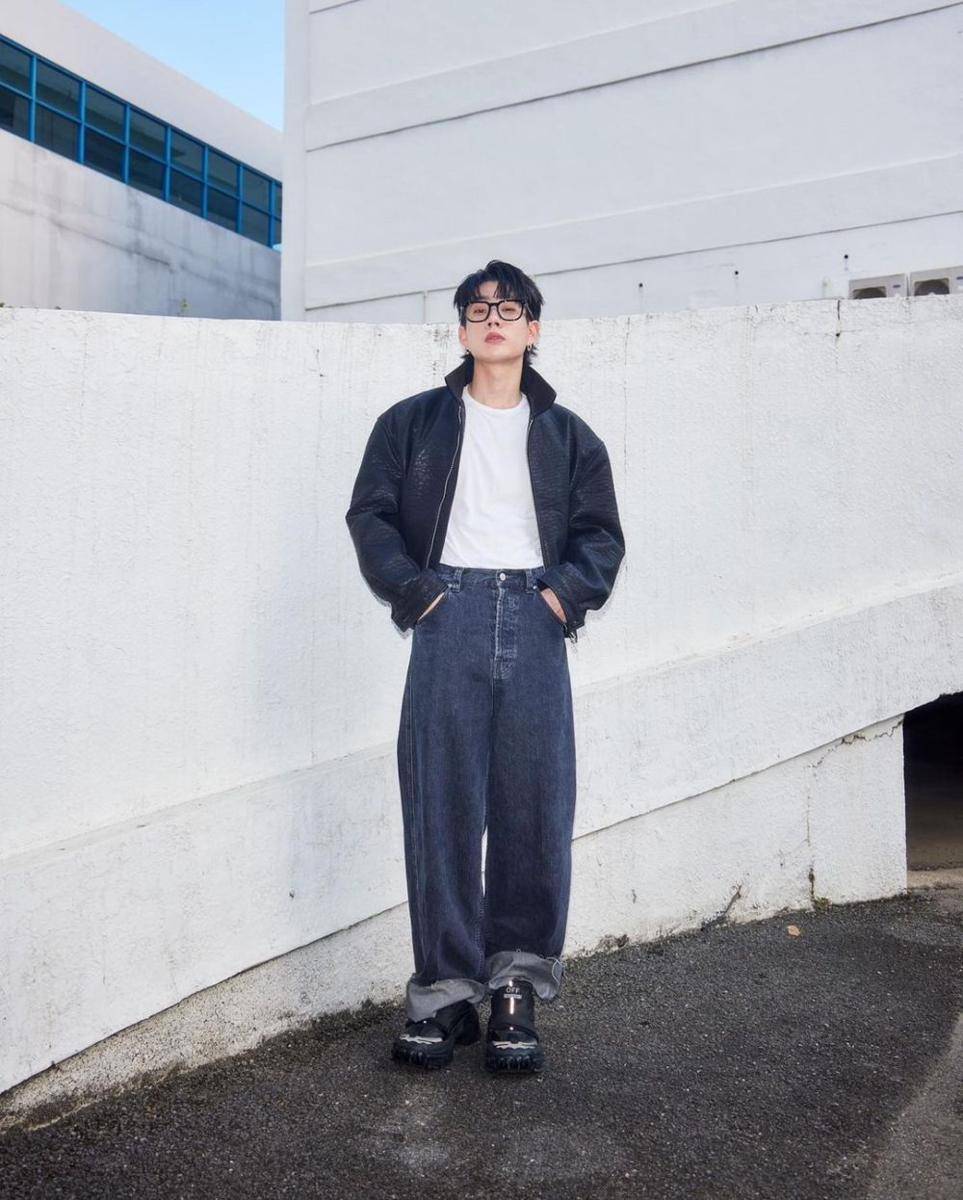 Outfit leather jacket ala Off Jumpol (instagram.com/tumcial)
