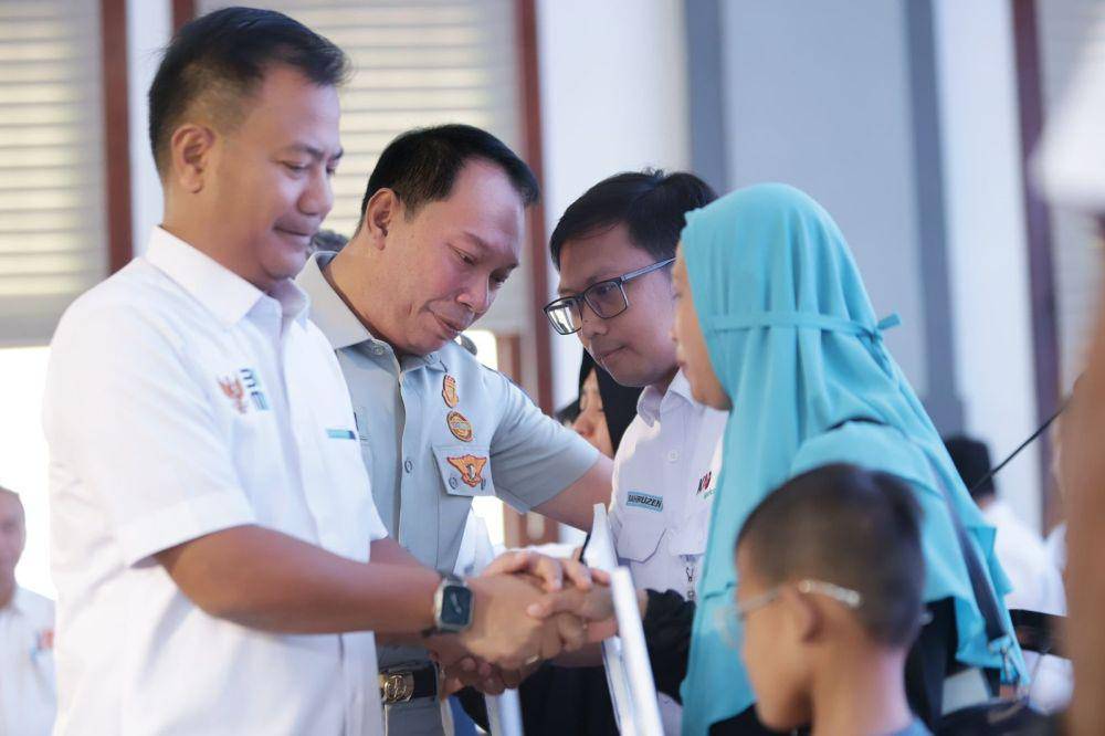 Penyerahan santunan Jasa Raharja kepada keluarga korban kecelakaan KA Turangga, Sabtu (6/1/2024) (Dok Jasa Raharja)