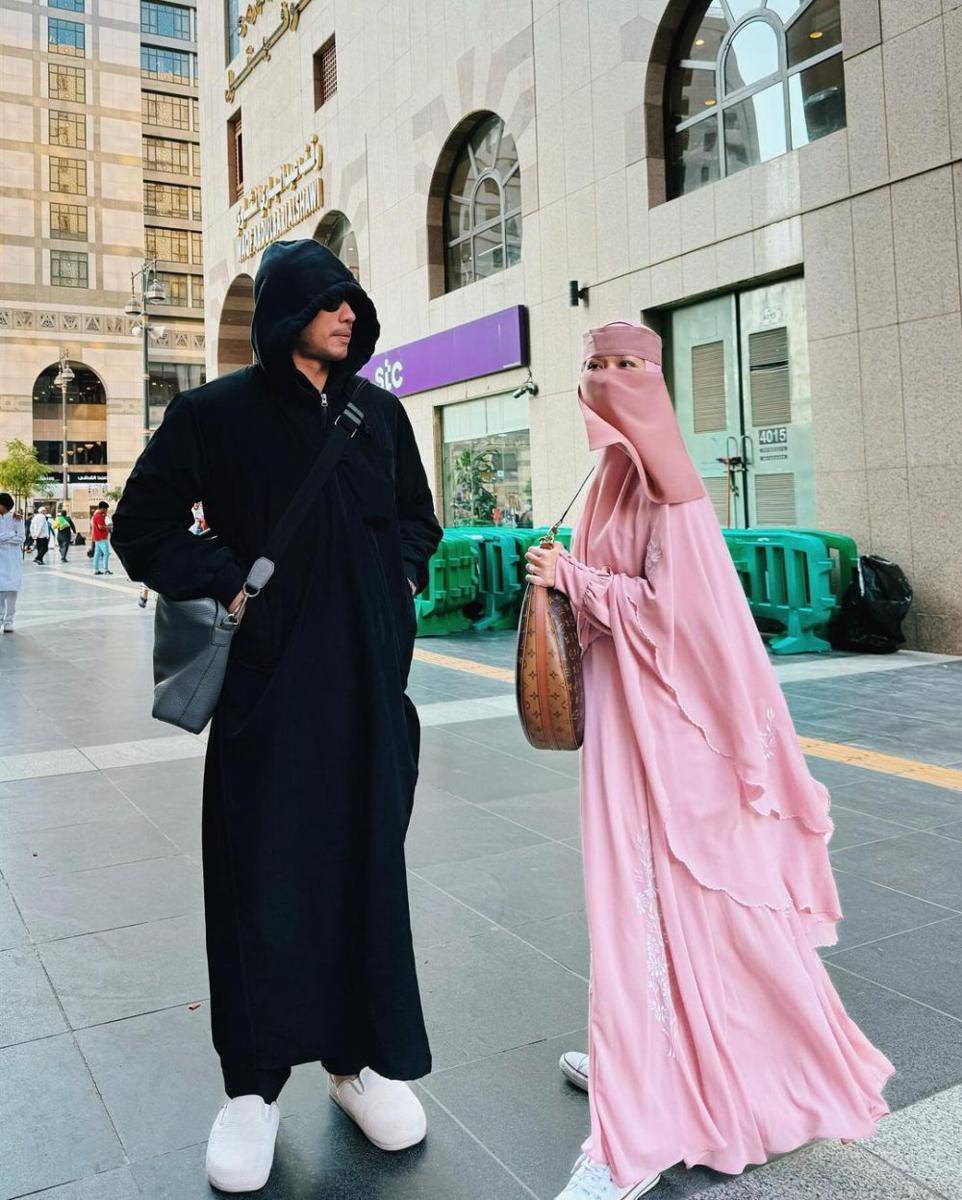 potret BCL dan suami saat berada di Madinah (instagram.com/itsmebcl)