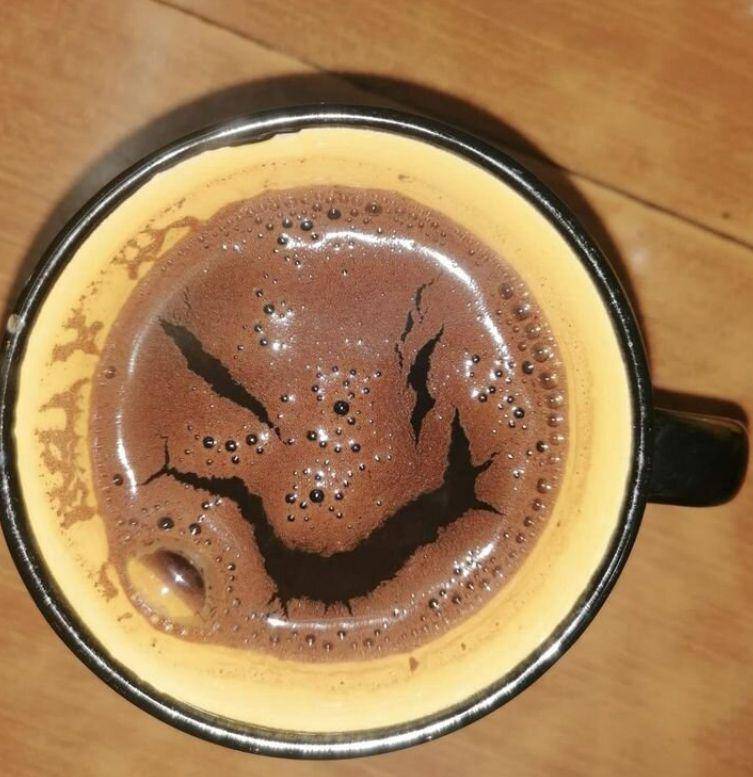 potret hidangan cokelat membentuk ekspresi wajah (reddit.com/user/xSweet_Toothx)