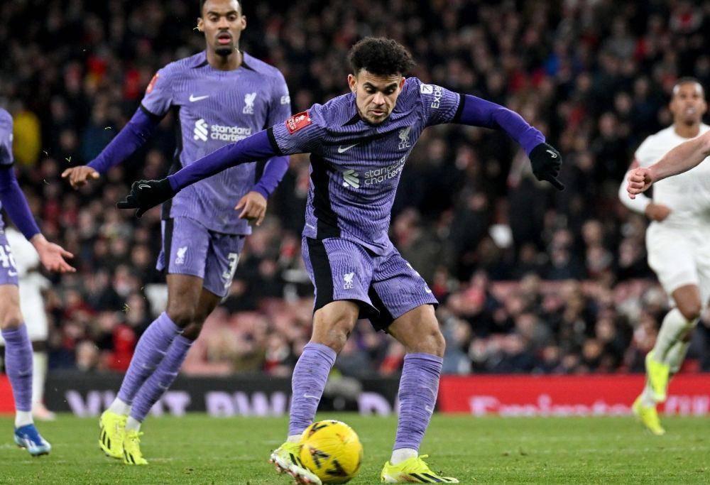 Potret Luis Diaz saat Liverpool menghadapi Arsenal di Emirates Stadium, Minggu (7/1/2024). (Twitter/@LFC).