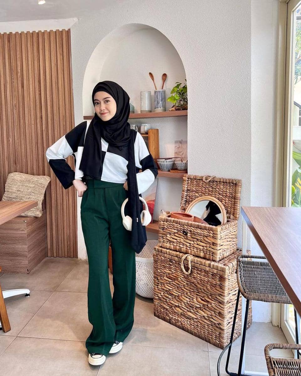 Refina Habilia (instagram.com/refinahm)