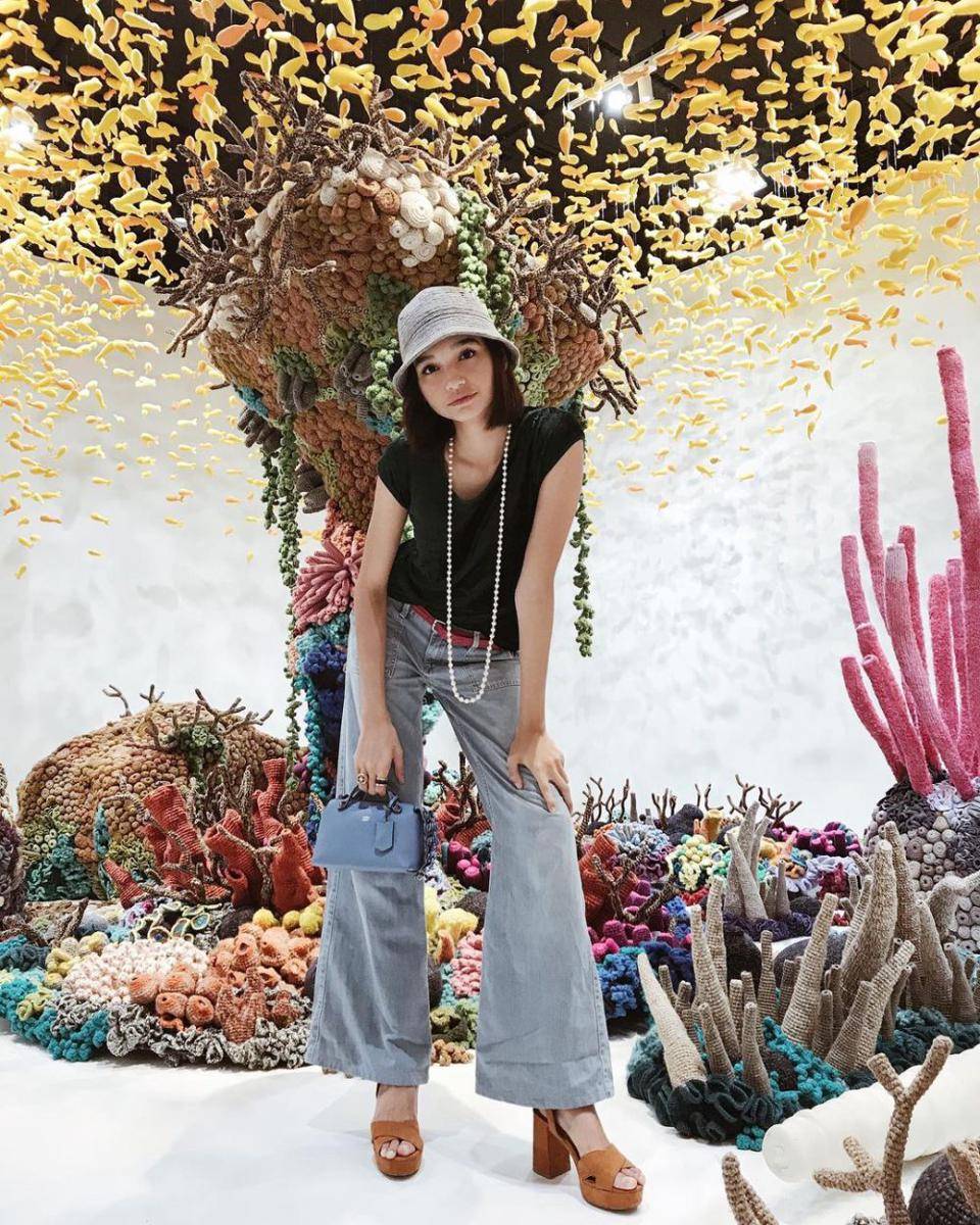 mix and match outfit hitam ala Gesya Shandy (instagram.com/gesyashandy)