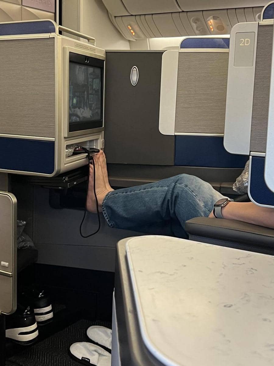 momen nyebelin orang mengangkat kaki di dalam pesawat (reddit.com/user/Throwaway273489)