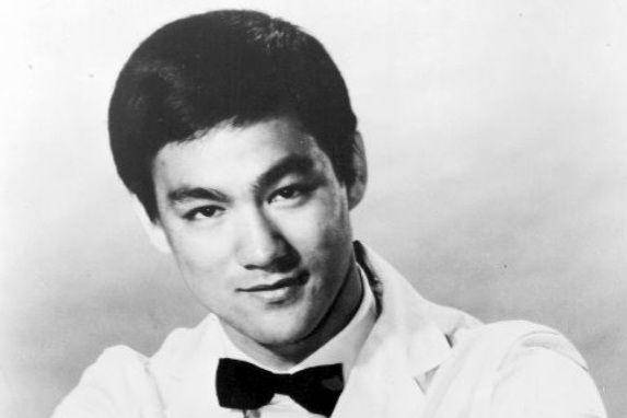 Bruce Lee sebagai Kato, dalam serial televisi The Green Hornet (commons.wikimedia.org/ABC Television)