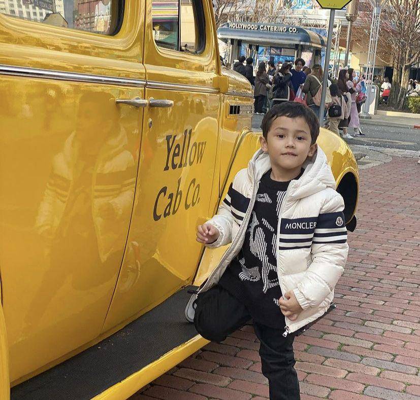 potret Ussy Sulistiawaty dan keluarga ke Universal Studio Jepang (instagram.com/ussypratama)