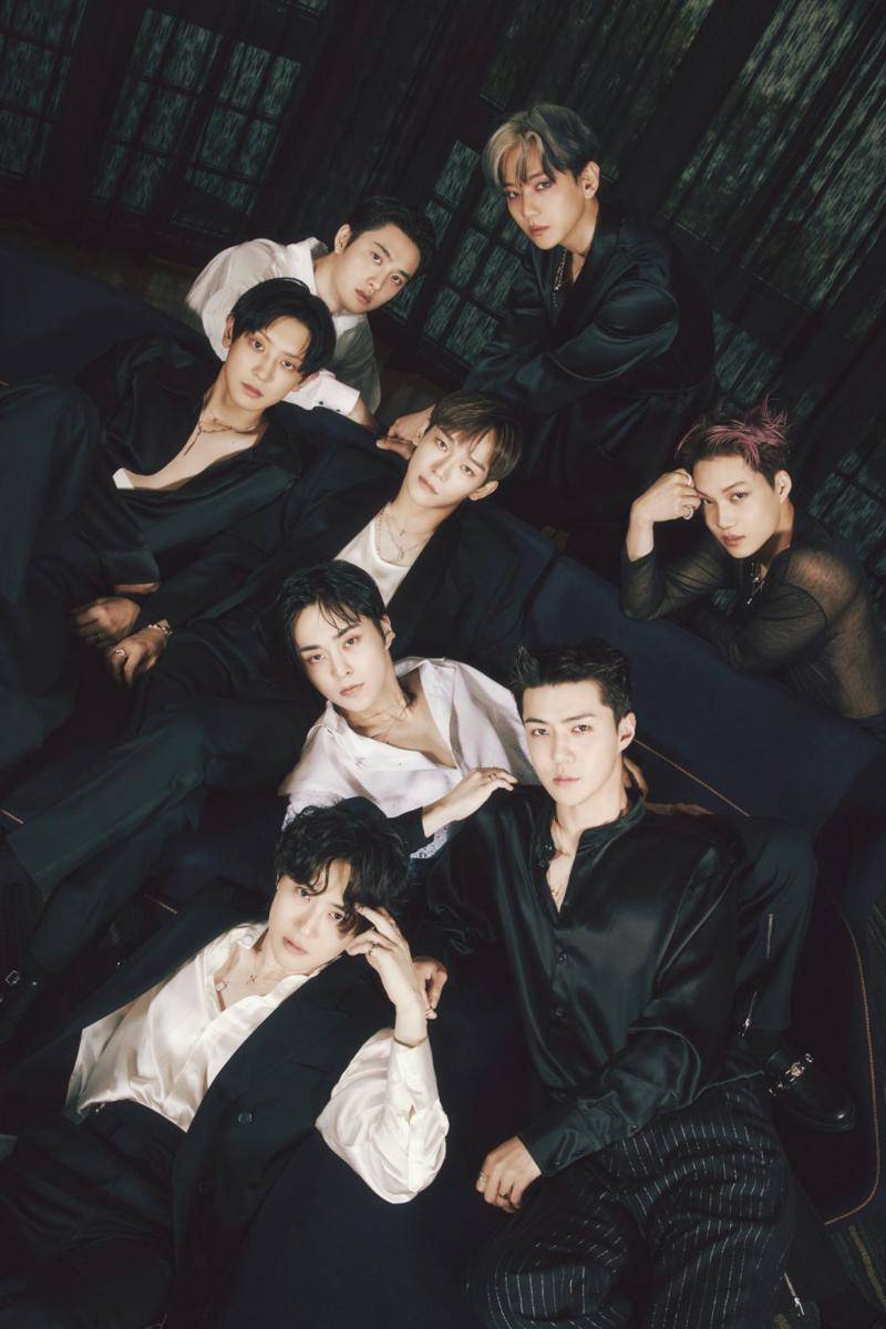 EXO (instagram.com/weareone.exo)