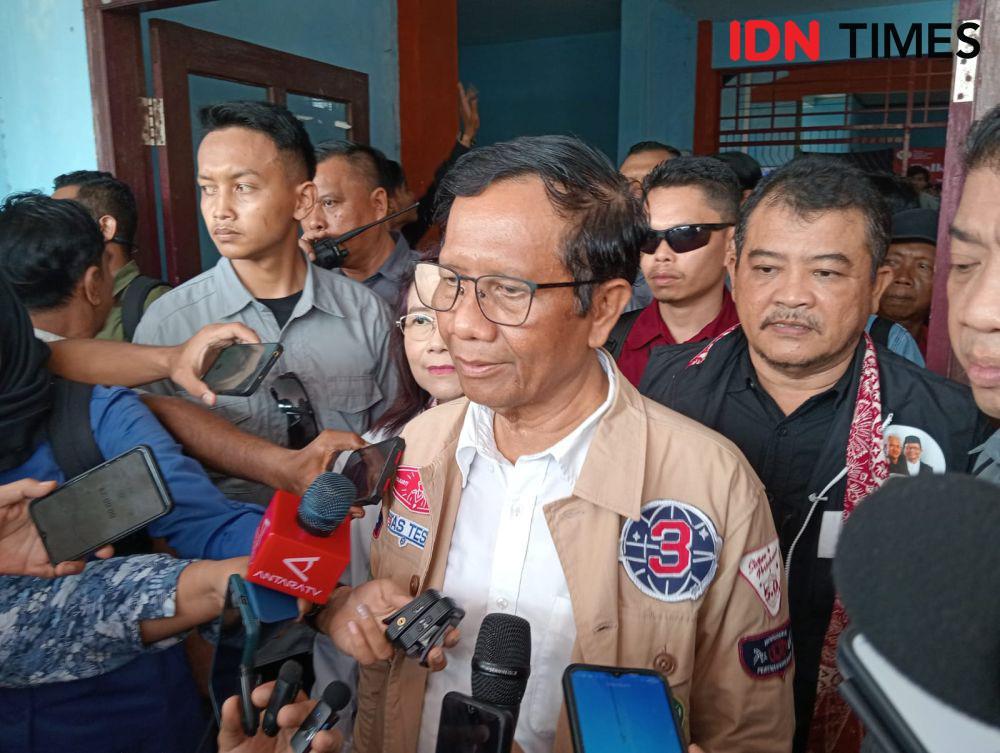 Inin Nastain IDN Times/ Cawapres Mahfud MD saat kampanye di Indramayu