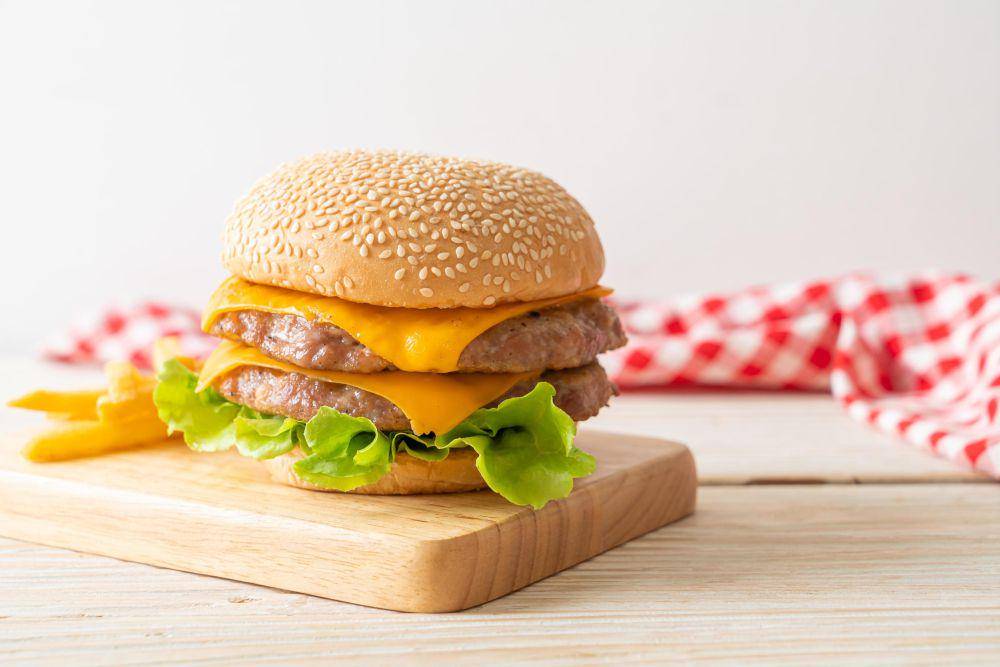burger (vecteezy.com/Natthapon Ngamnithiporn)
