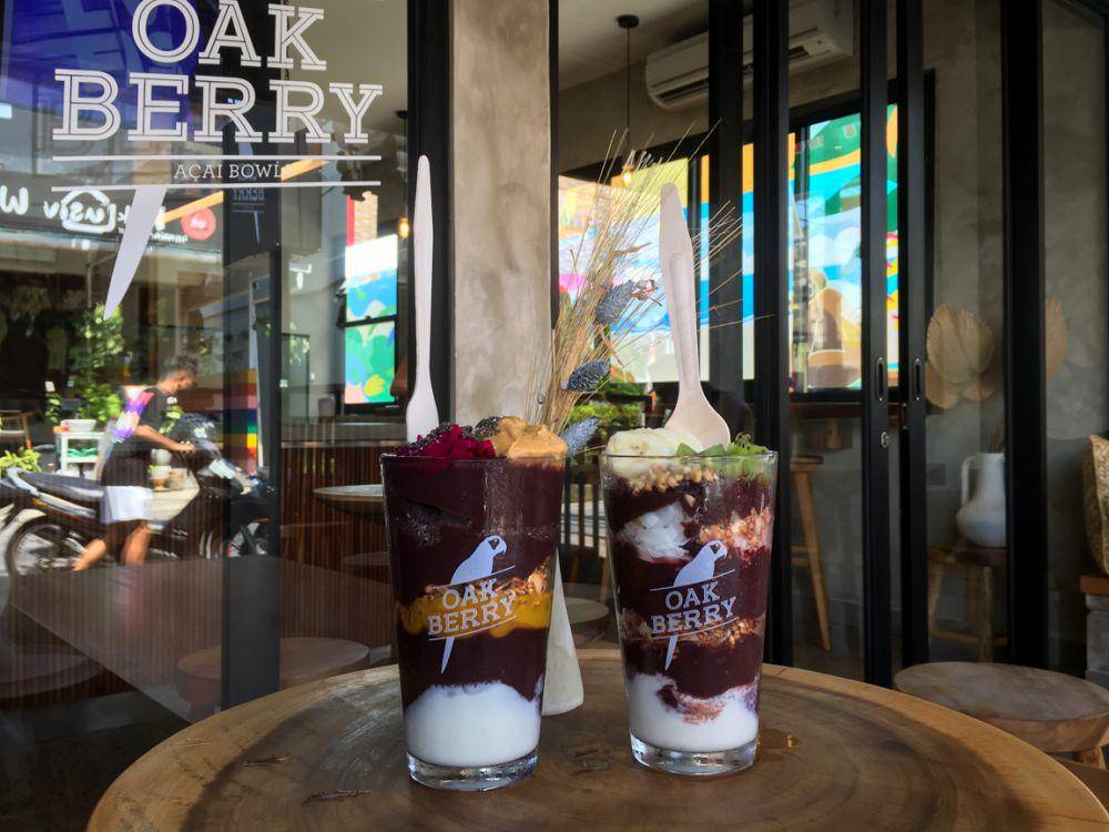 Sajian acai bowl dengan banyak topping yang bisa dipilih sendiri (Dok.Pribadi/Natalia Indah)
