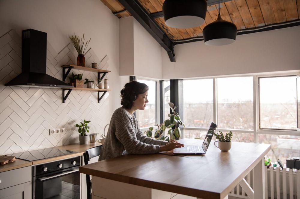 7 Tips Bekerja dari Rumah dengan Produktif dan Profesional