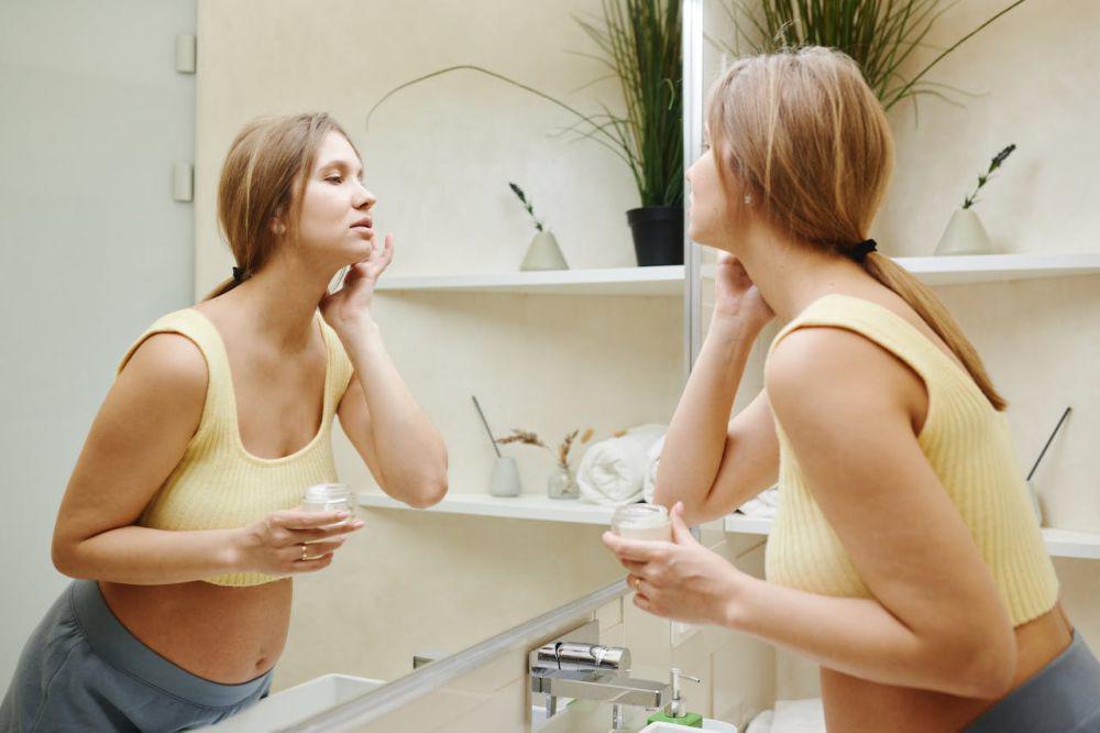 Daftar Kandungan Skincare yang Aman buat Ibu Hamil, Jangan Asal Pilih!