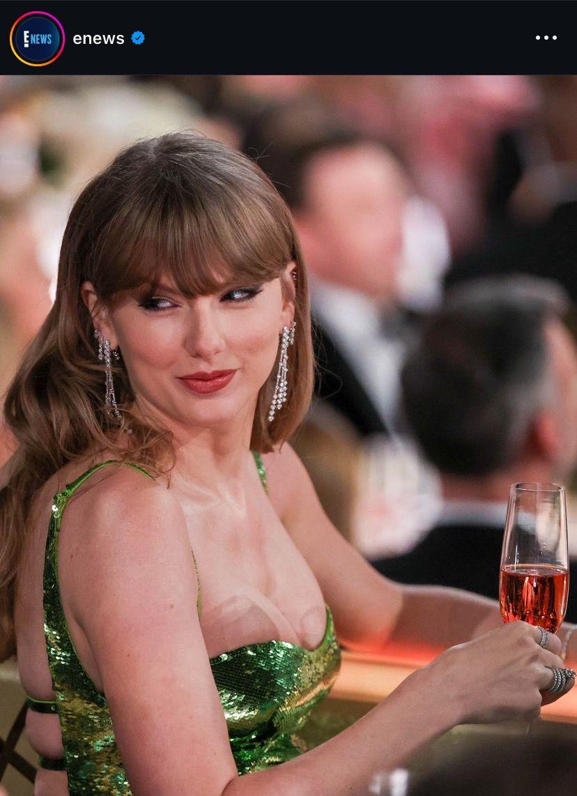 potret Taylor Swift di Golden Globes Awards (via instagram.com/enews| via instagram.com/enews)