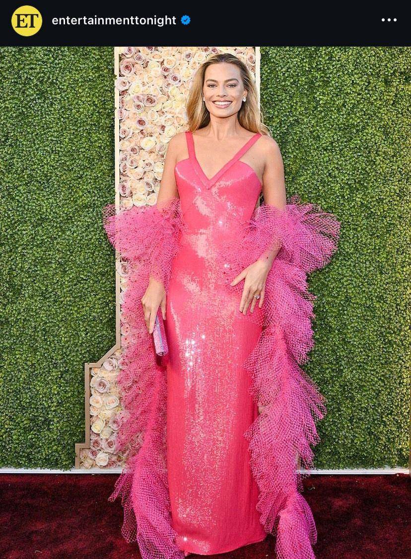potret Margot Robbie di Golden Globes Awards 2024 (via Instagram.com/entertainmenttonight)