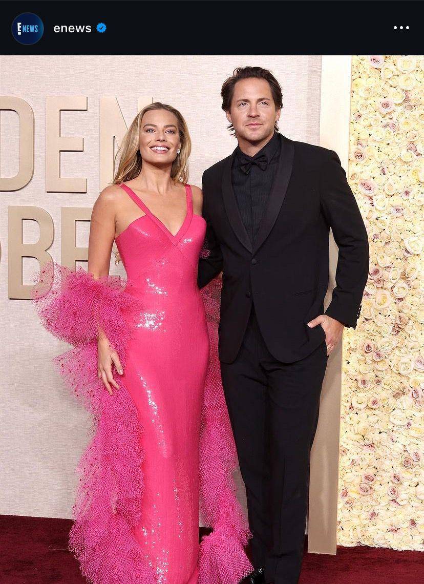 potret Margot Robbie di Golden Globes Awards 2024 (via Instagram.com/enews)