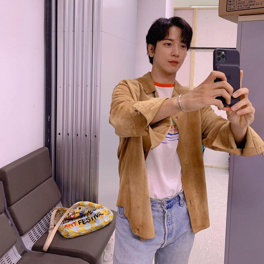 blue jeans ala Yonghwa CNBLUE (instagram.com/jyheffect0622)