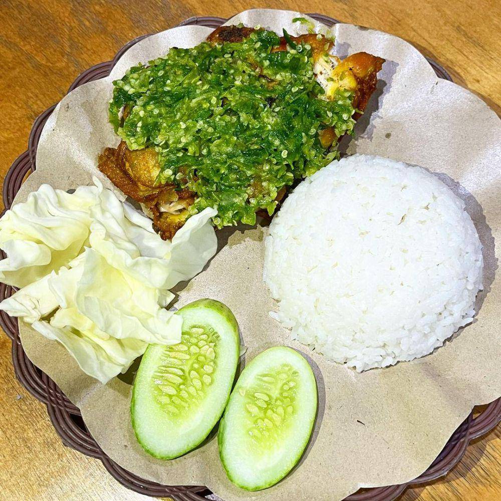 penyetan sambal ijo (instagram.com/penyetansambelijo.ssg)