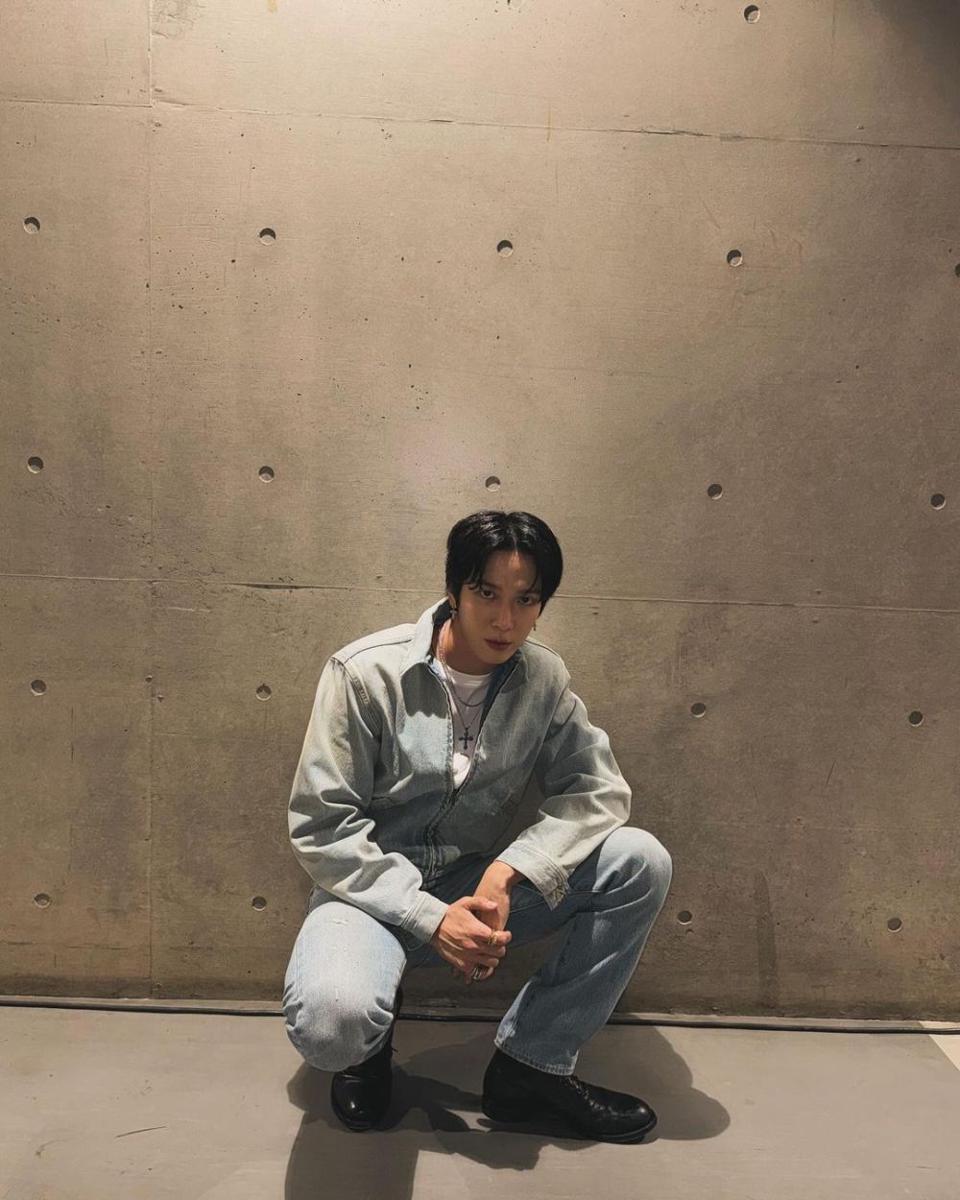 blue jeans ala Yonghwa CNBLUE (instagram.com/jyheffect0622)