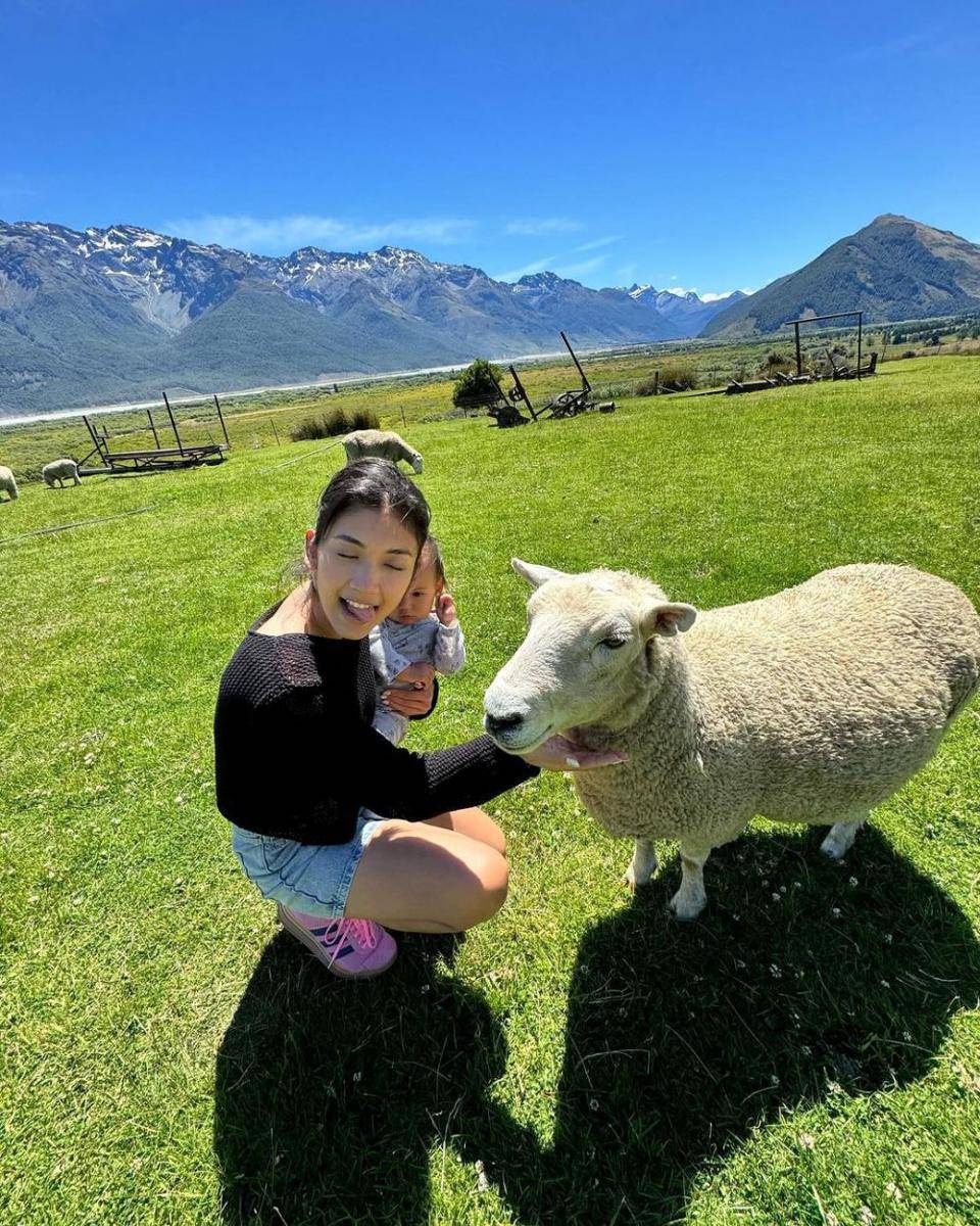 Adipati Dolken dan keluarga liburan. (instagram.com/cantitachril)