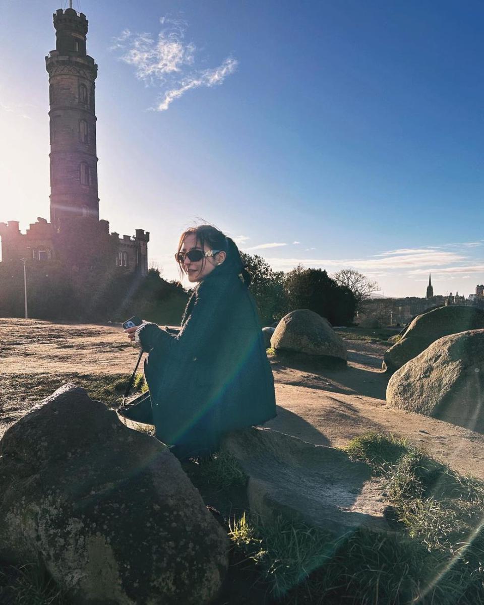 potret Prilly Latuconsina di Calton Hill (instagram.com/prillylatuconsina96)