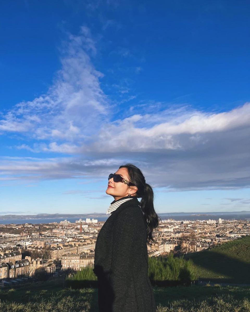 potret Prilly Latuconsina di Calton Hill (instagram.com/prillylatuconsina96)