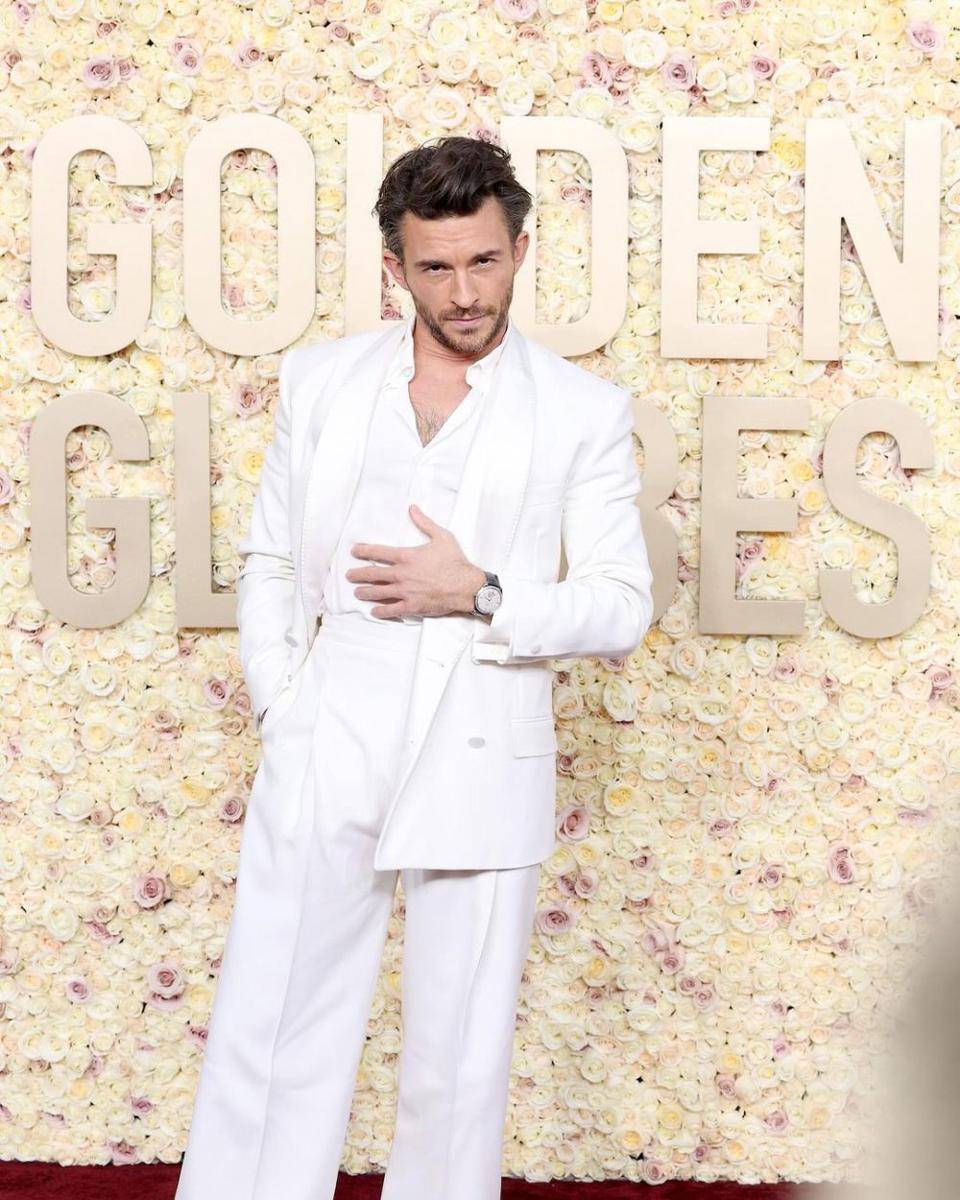 Potret Jonathan Bailey di Golden Globes 2024 (instagram.com/itboytrends)