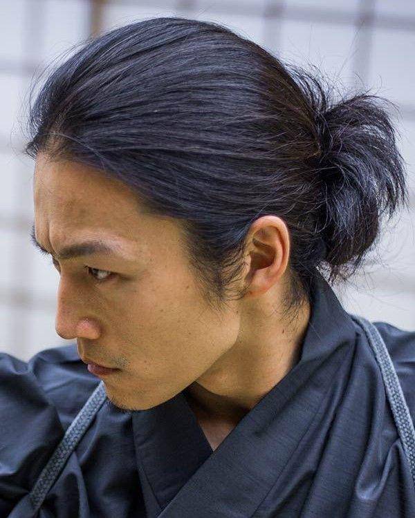 Potongan mandarin man bun (pinterest.com)