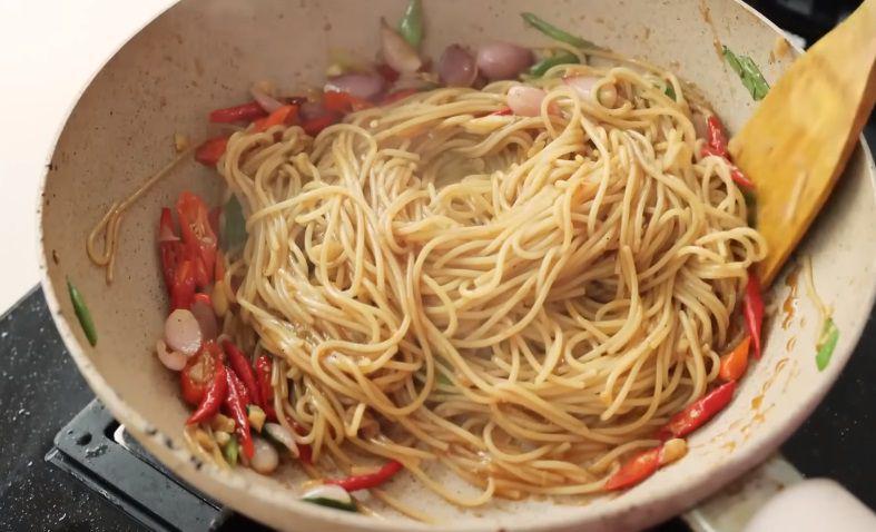 ilustrasi spaghetti oriental (YouTube.com/Devina Hermawan)