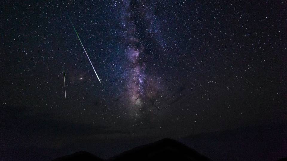 Ilustrasi hujan meteor (unsplash.com/Austin Human)