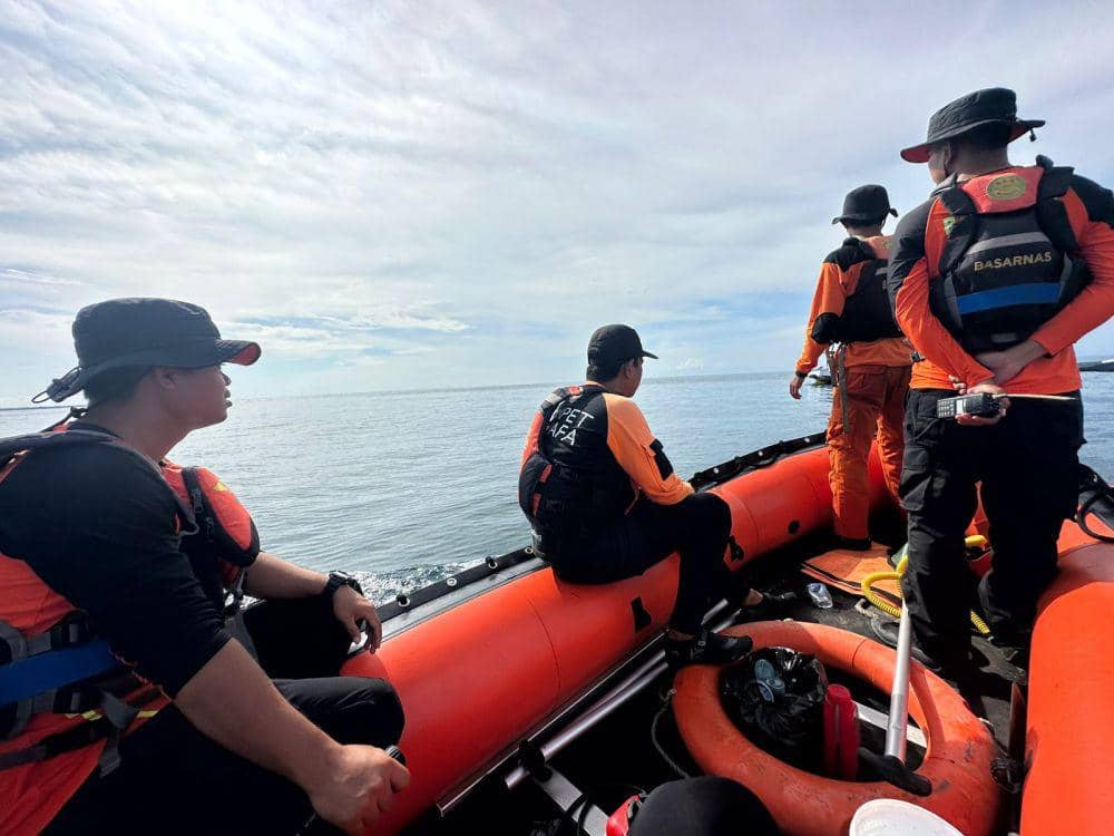 Gelombang Tinggi Hambat Pencarian Korban Kapal Tenggelam di Selayar