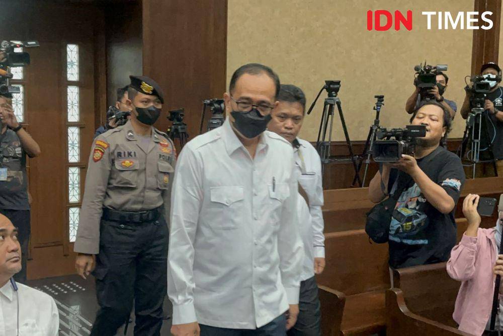Rafael Alun divonis 14 tahun penjara terkait kasus korupsi gratifikasi dan pencucian uang. (IDN Times/Aryodamar)