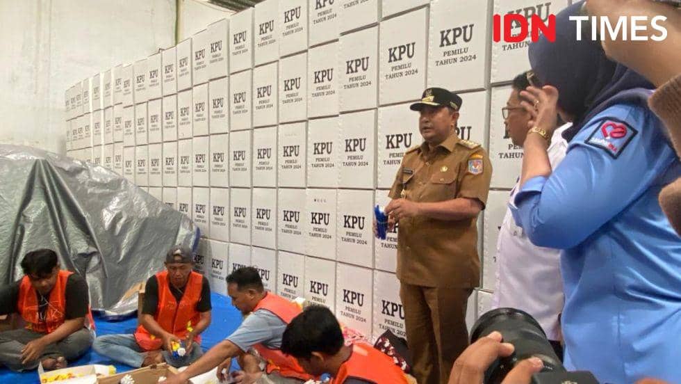 Pj Gubernur Sulsel Atensi Distribusi Logistik Pemilu dengan BTT