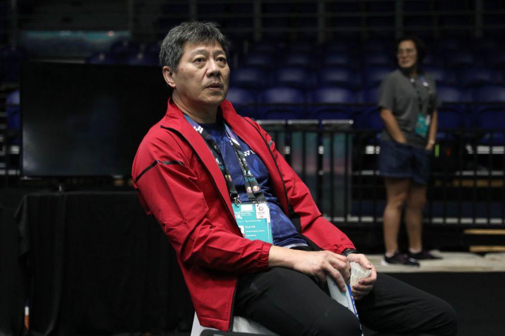 Pelatih kepala ganda putra Indonesia, Aryono Miranat dalam sesi latihan jelang Malaysia Open 2024 (dok. PP PBSI)
