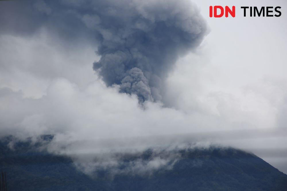 Gunung Marapi Sumbar Erupsi Saat Penjoblosan Berlangsung