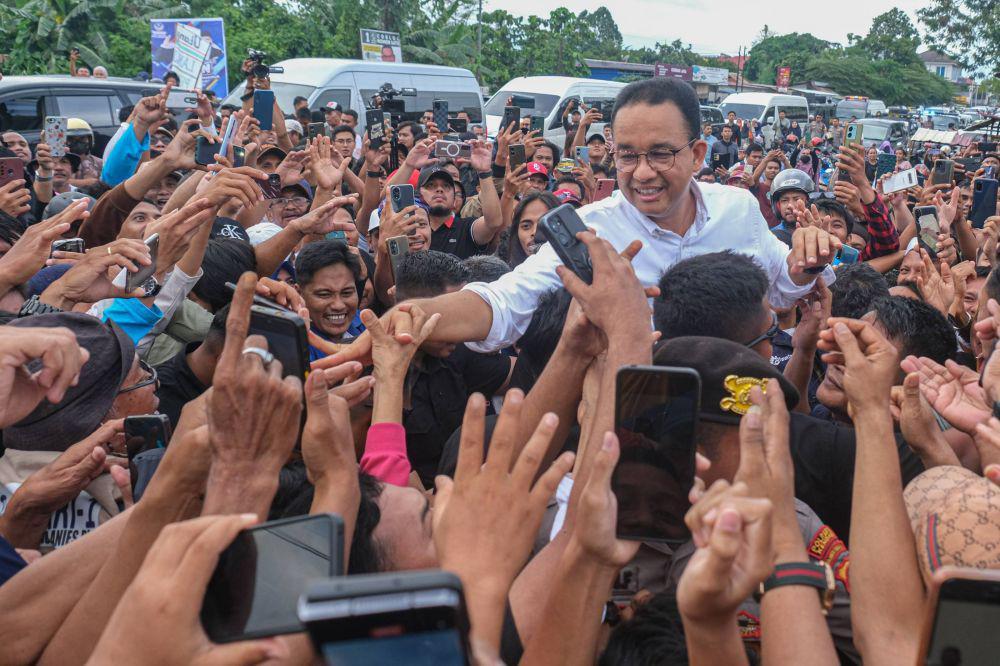 Disambut Buruh dan Pedagang Pasar Kendari, Anies Merasa Tersanjung