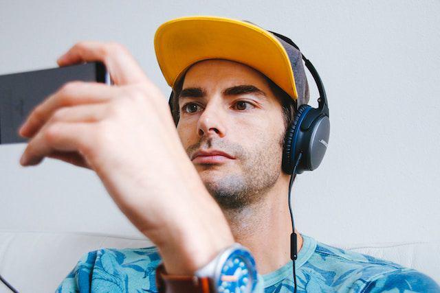 ilustrasi kecanduan media sosial (unsplash.com/Attentie attentie)