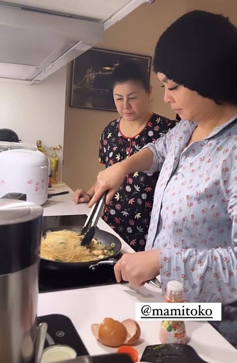 potret liburan Mama Rieta dan Mami Toko di London (Instagram.com/rieta_amilia)