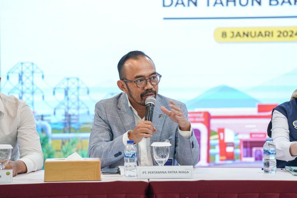 Berakhir pada 8 Januari 2024, Pertamina Patra Niaga telah menyelesaikan tugas penyaluran energi bagi masyarakat dengan maksimal sepanjang periode Satgas Nataru. Direktur Utama PT Pertamina Patra Niaga, Riva Siahaan mengatakan peningkatan konsumsi tertinggi untuk BBM terjadi selama tiga kali, terutama untuk gasoline atau bensin. (Dok. Pertamina)