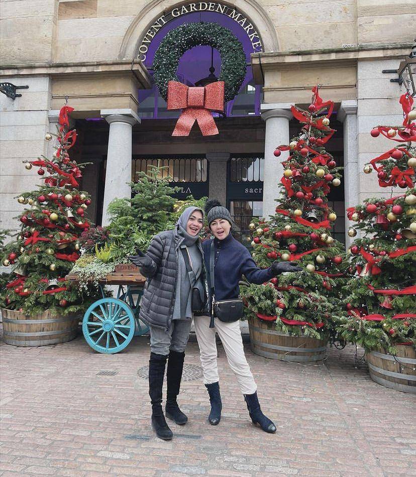 potret liburan Mama Rieta dan Mami Toko di London (Instagram.com/rieta_amilia)