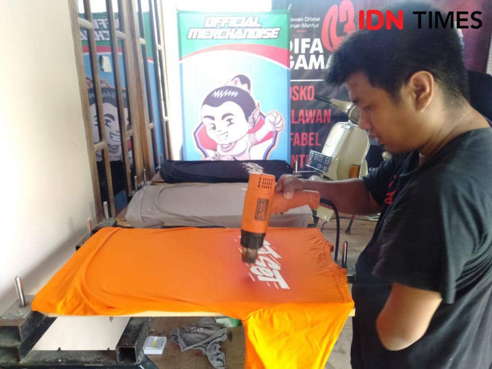 Difabel di Bantul Gelar Sablon Kaos Gratis Ganjar-Mahfud
