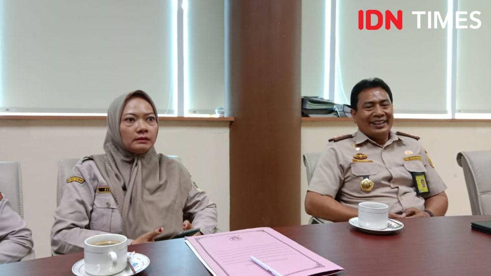 Kepala Barantin Jawa Tengah, Shokib bersama jajarannya saat berada di kantor Barantin Jateng kawasan Madukoro Semarang. (IDN Times/Fariz Fardianto)